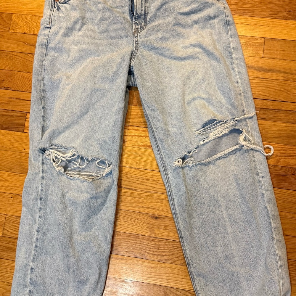 American Eagle Strigid Ripped Super High Waisted Baggy Straight Jean